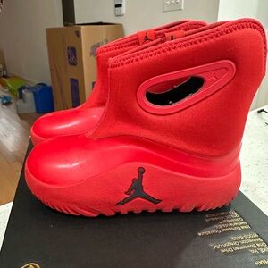 Gently used. Worn twice Jordan drip rain boots.